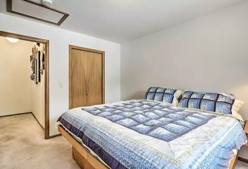 Spacious Frisco Retreat W/ Private Hot Tub!