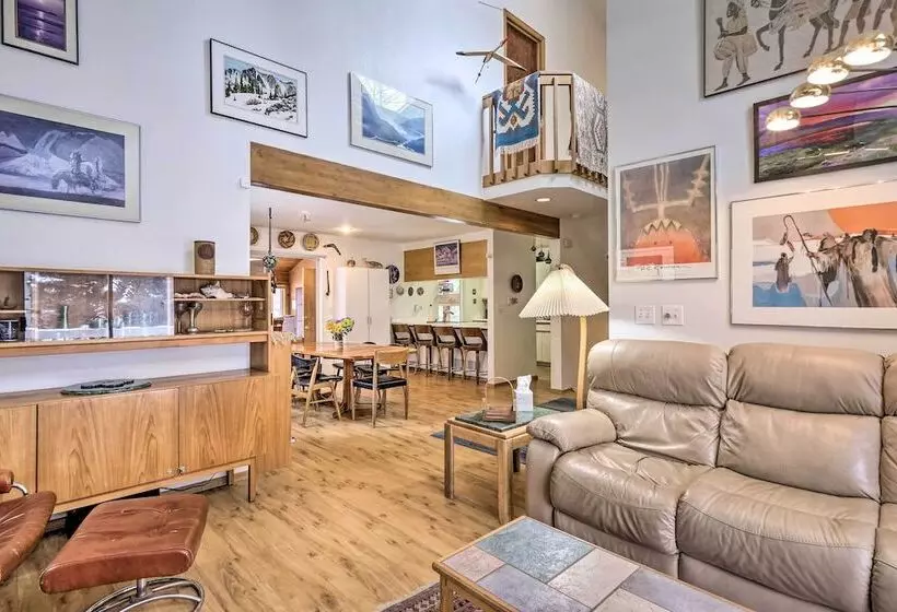 Spacious Frisco Retreat W/ Private Hot Tub!