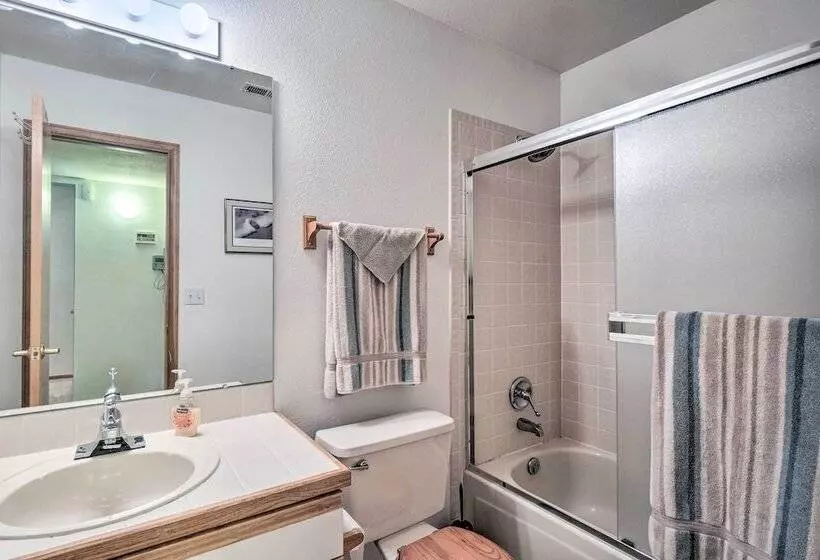 Spacious Frisco Retreat W/ Private Hot Tub!