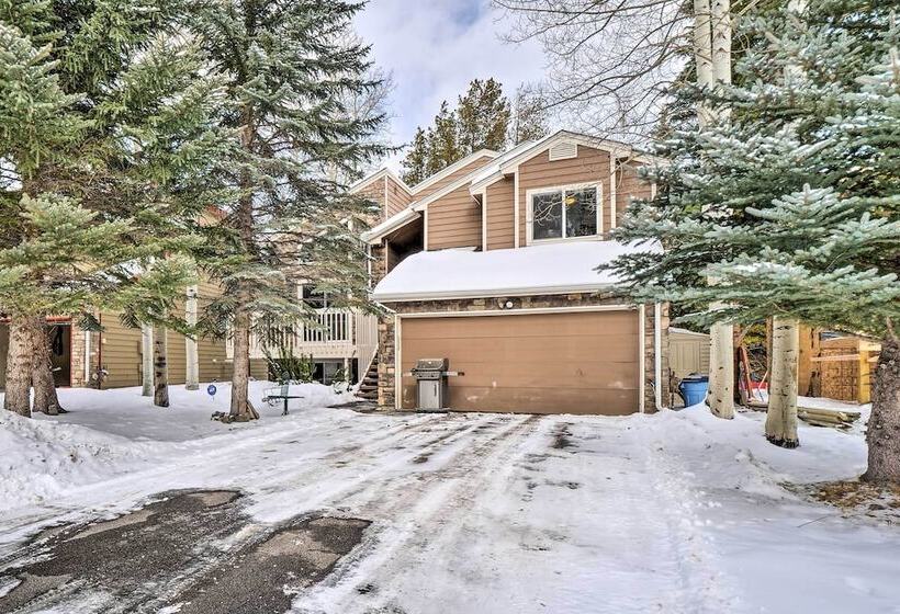 Spacious Frisco Retreat W/ Private Hot Tub!