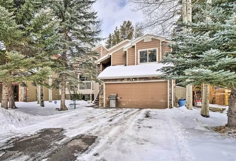 Spacious Frisco Retreat W/ Private Hot Tub!