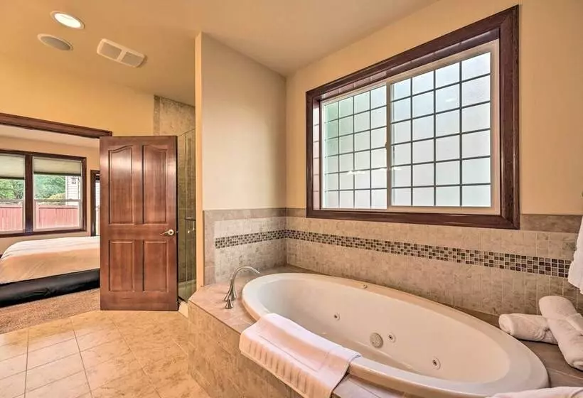 Spacious Kirkland Home 15 Mi To Dtwn Seattle!