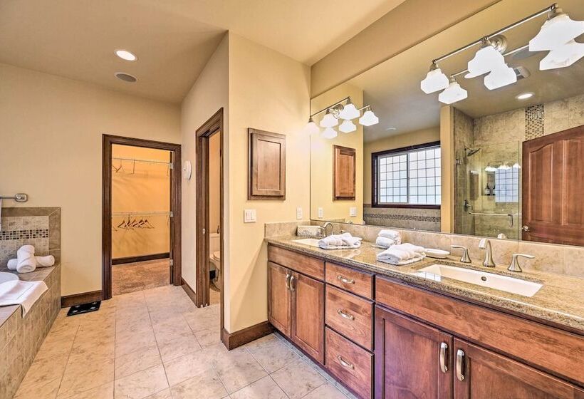 Spacious Kirkland Home 15 Mi To Dtwn Seattle!