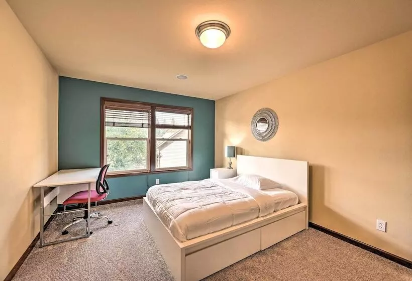 Spacious Kirkland Home 15 Mi To Dtwn Seattle!