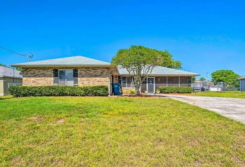 Spring Hill Retreat W/ Heated Pool & 4 In 1 Grill