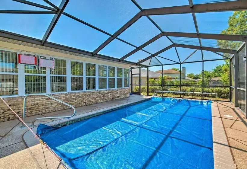Spring Hill Retreat W/ Heated Pool & 4 In 1 Grill