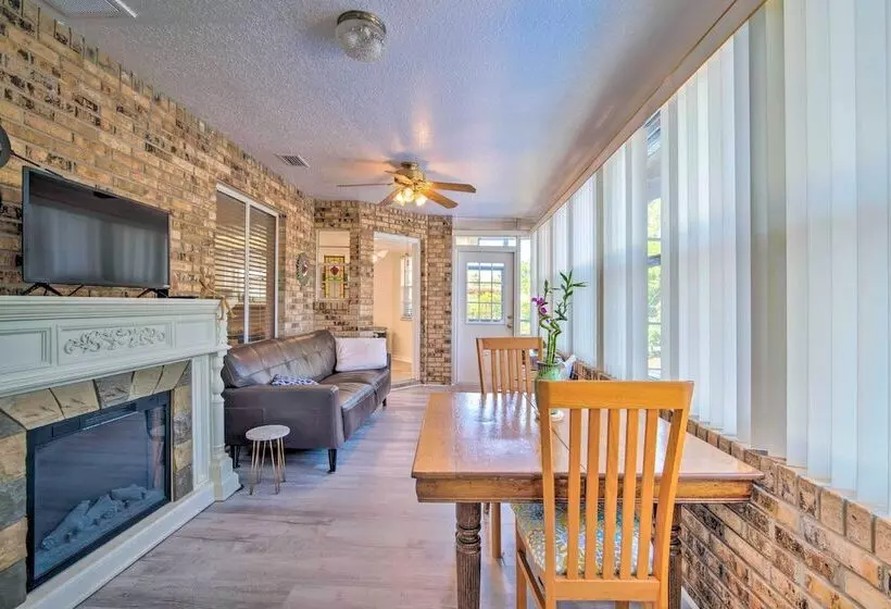 Spring Hill Retreat W/ Heated Pool & 4 In 1 Grill