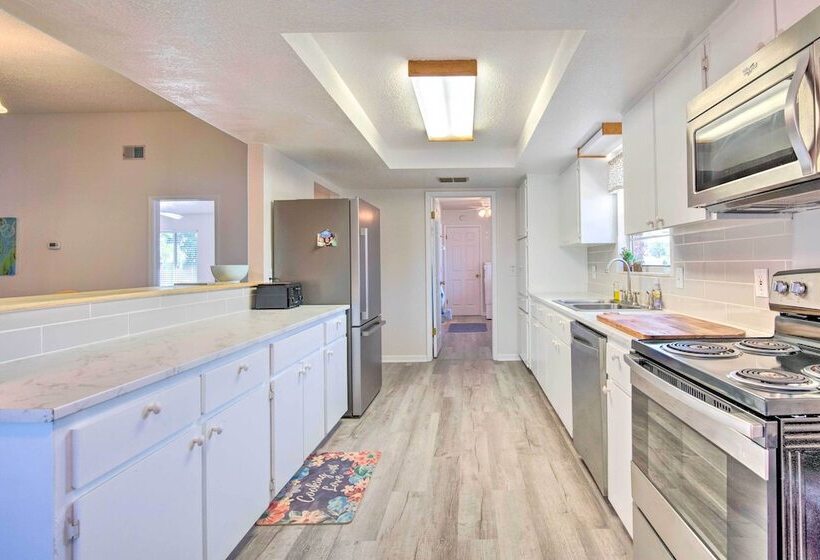 Spring Hill Retreat W/ Heated Pool & 4 In 1 Grill