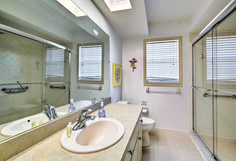 Spring Hill Retreat W/ Heated Pool & 4 In 1 Grill