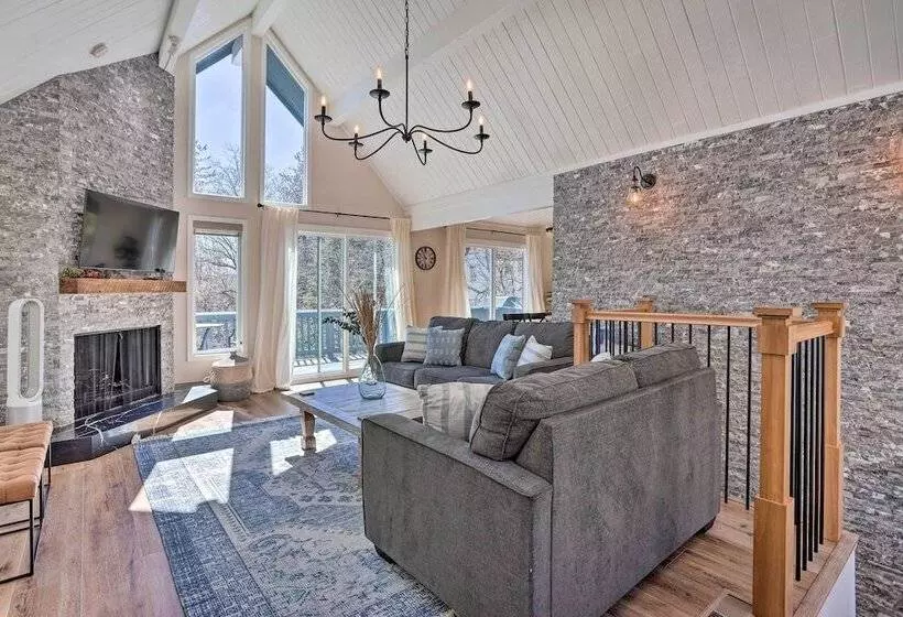 Stunning Lake Arrowhead Cabin W/ Lake Views!