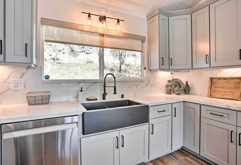 Stunning Lake Arrowhead Cabin W/ Lake Views!