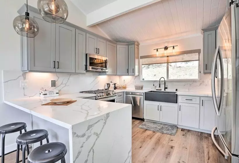 Stunning Lake Arrowhead Cabin W/ Lake Views!