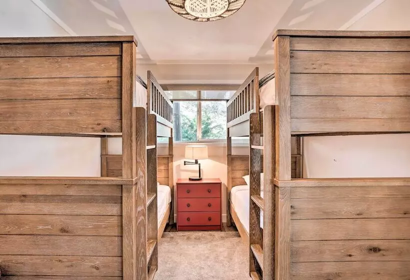 Stunning Lake Arrowhead Cabin W/ Lake Views!