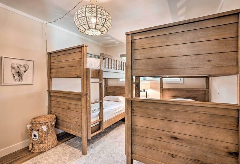 Stunning Lake Arrowhead Cabin W/ Lake Views!