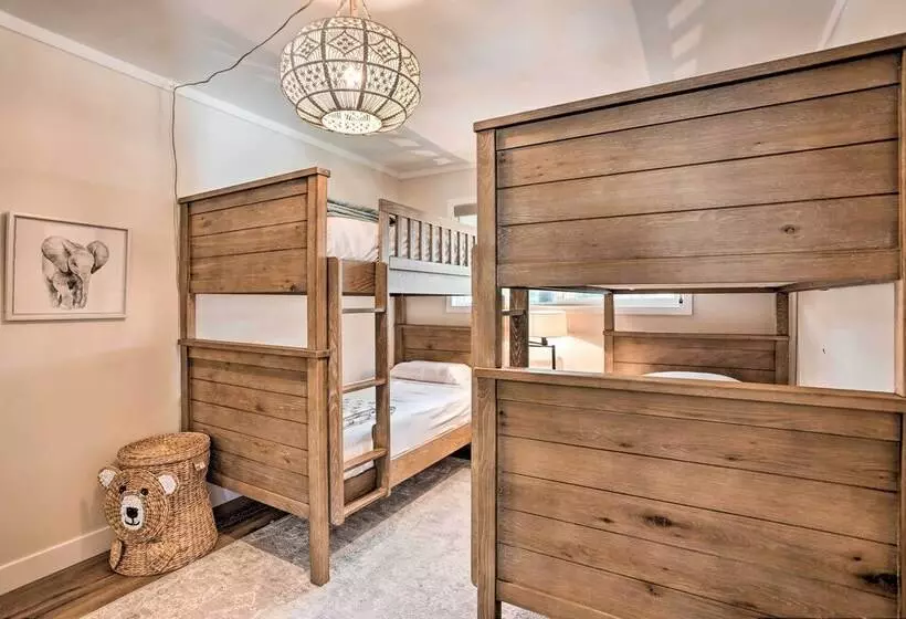 Stunning Lake Arrowhead Cabin W/ Lake Views!