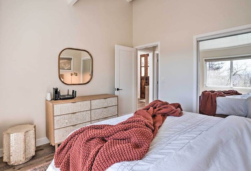 Stunning Lake Arrowhead Cabin W/ Lake Views!