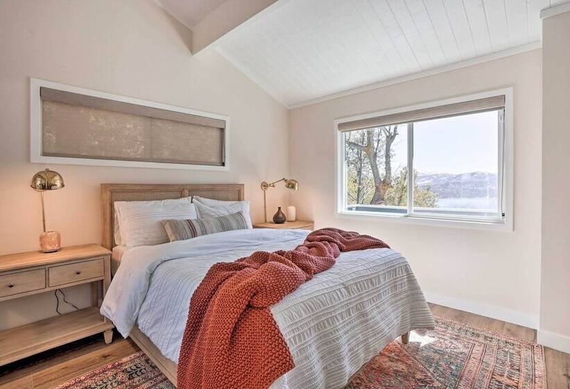 Stunning Lake Arrowhead Cabin W/ Lake Views!