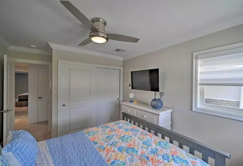 Pool, Dock, Game Room: Cape Coral Canal Home