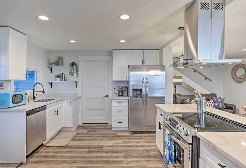 Tacoma Dash Point Beach Cabin W/ Balcony!