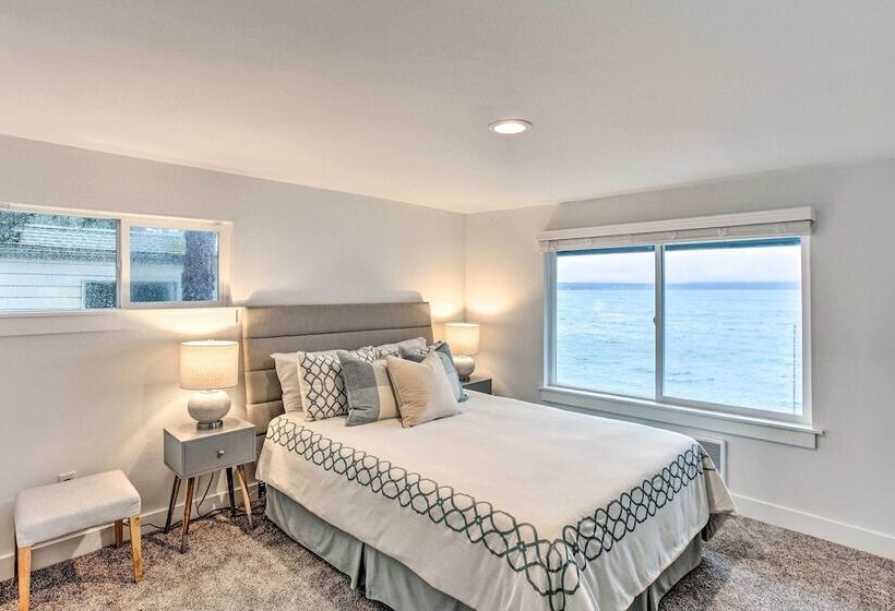 Tacoma Dash Point Beach Cabin W/ Balcony!