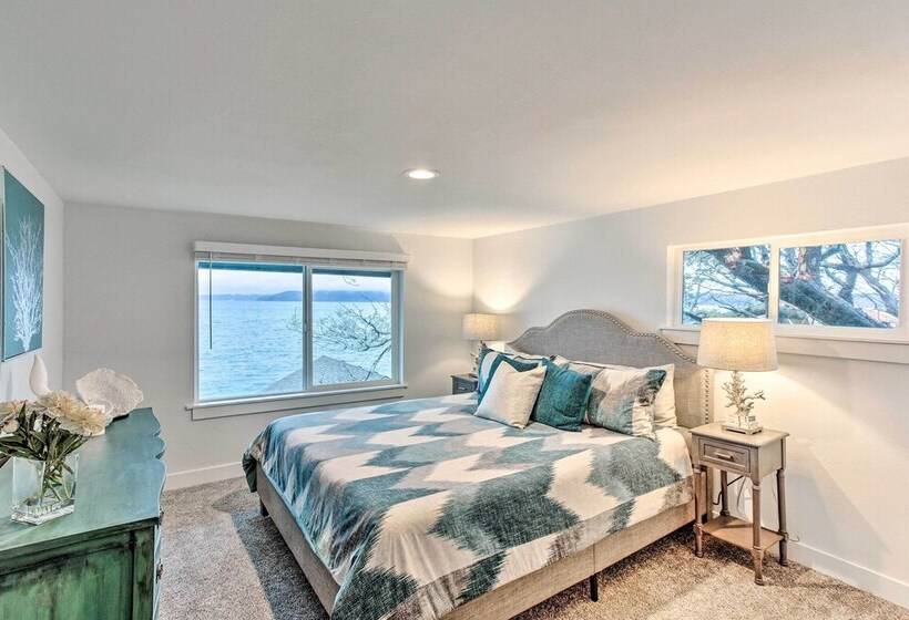 Tacoma Dash Point Beach Cabin W/ Balcony!