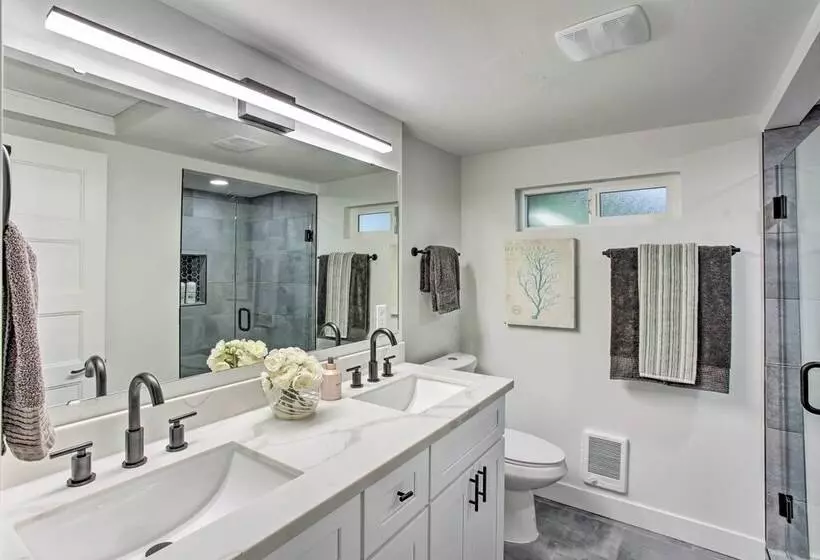 Tacoma  Dash Point Beach Cabin  W/ Balcony!