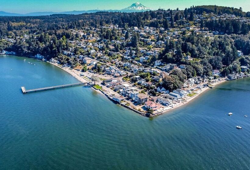 Tacoma Dash Point Beach Cabin W/ Balcony!