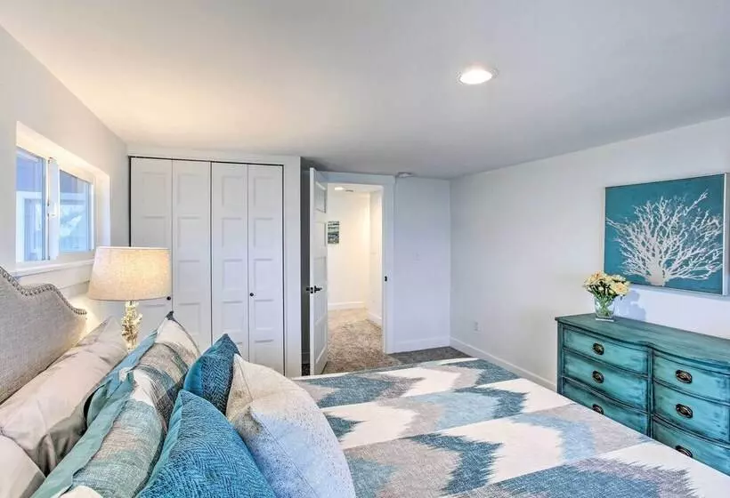 Tacoma  Dash Point Beach Cabin  W/ Balcony!