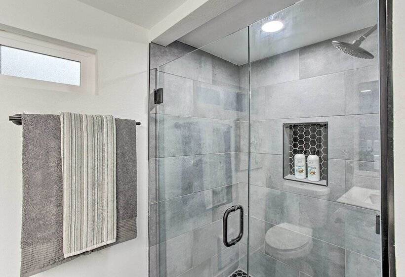 Tacoma Dash Point Beach Cabin W/ Balcony!