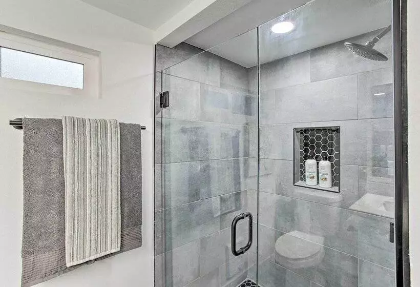 Tacoma  Dash Point Beach Cabin  W/ Balcony!