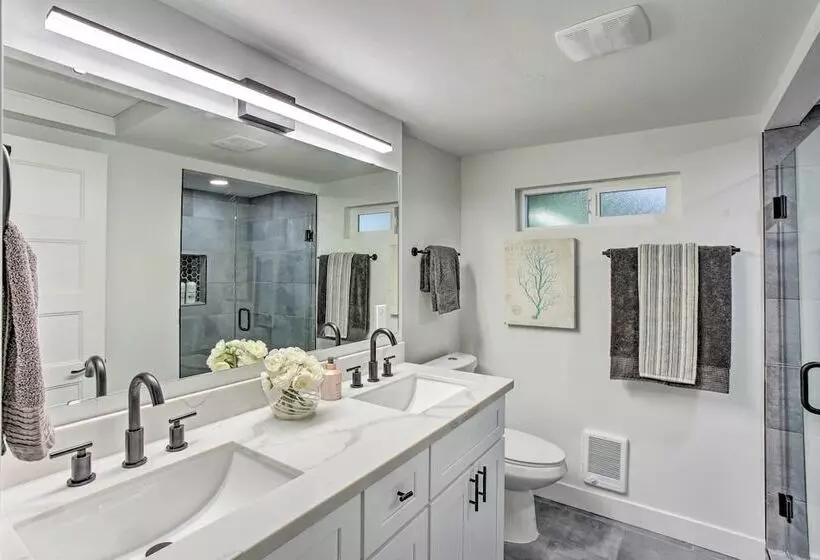 Tacoma  Dash Point Beach Cabin  W/ Balcony!