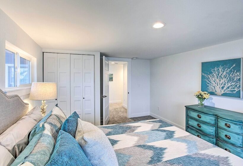 Tacoma Dash Point Beach Cabin W/ Balcony!