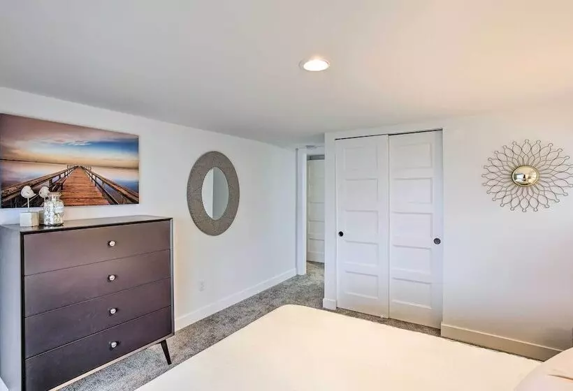 Tacoma  Dash Point Beach Cabin  W/ Balcony!