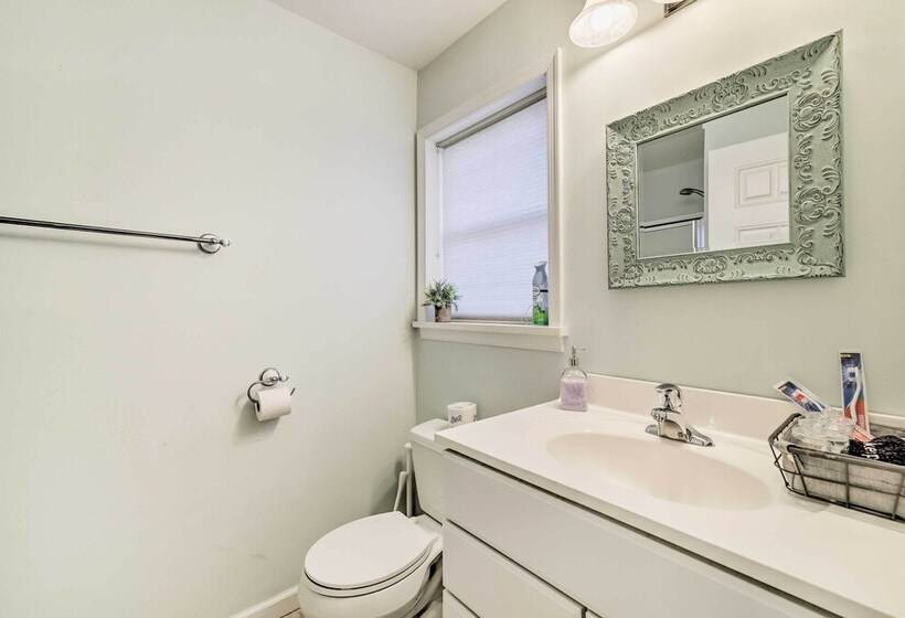 Tree Lined Pocono Lake Home W/ Hot Tub + Decks!