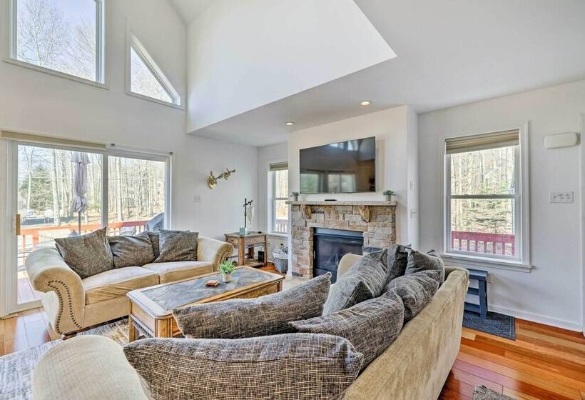 Tree Lined Pocono Lake Home W/ Hot Tub + Decks!