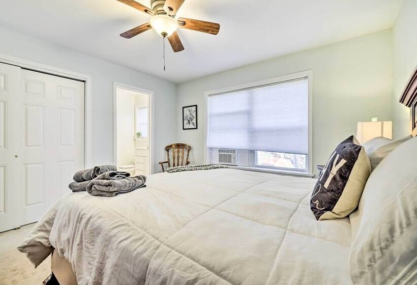 Tree Lined Pocono Lake Home W/ Hot Tub + Decks!