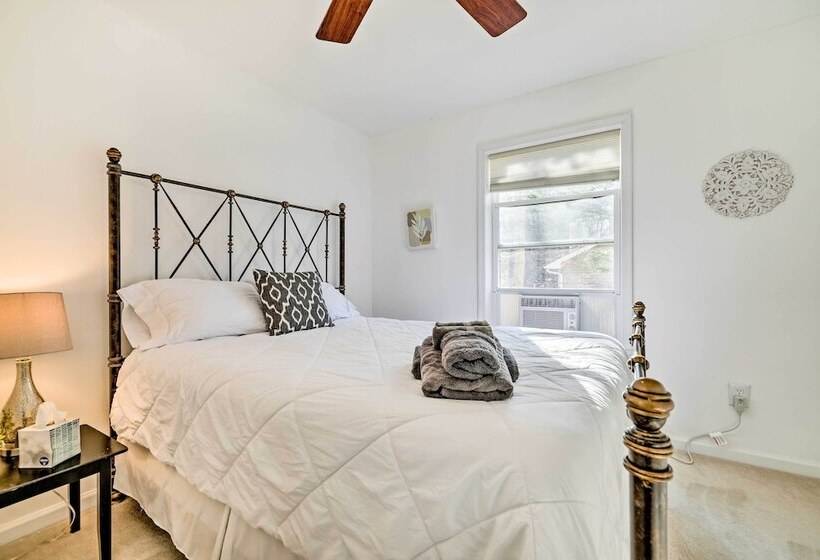 Tree Lined Pocono Lake Home W/ Hot Tub + Decks!