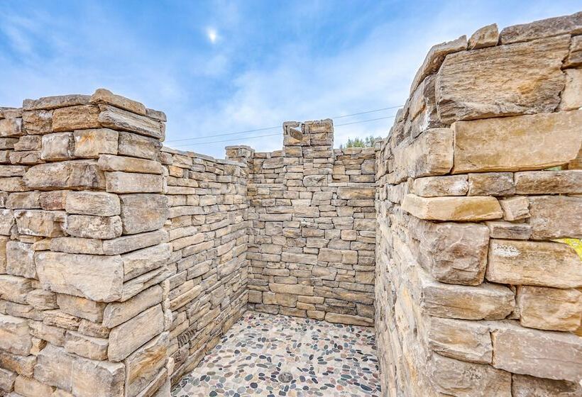 Updated Abode: 22 Mi To Joshua Tree National Park!