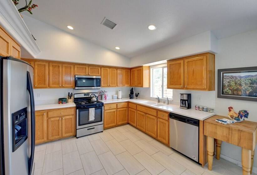 Updated Abode: 22 Mi To Joshua Tree National Park!