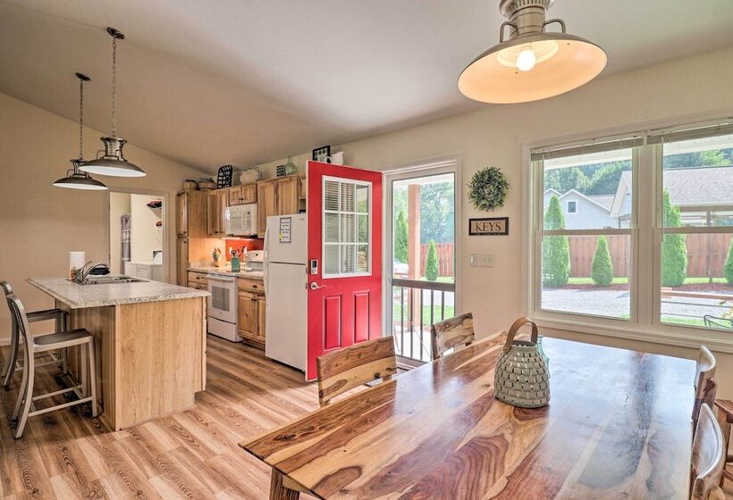 Updated Cottage At Lake Junaluska Golf Course!