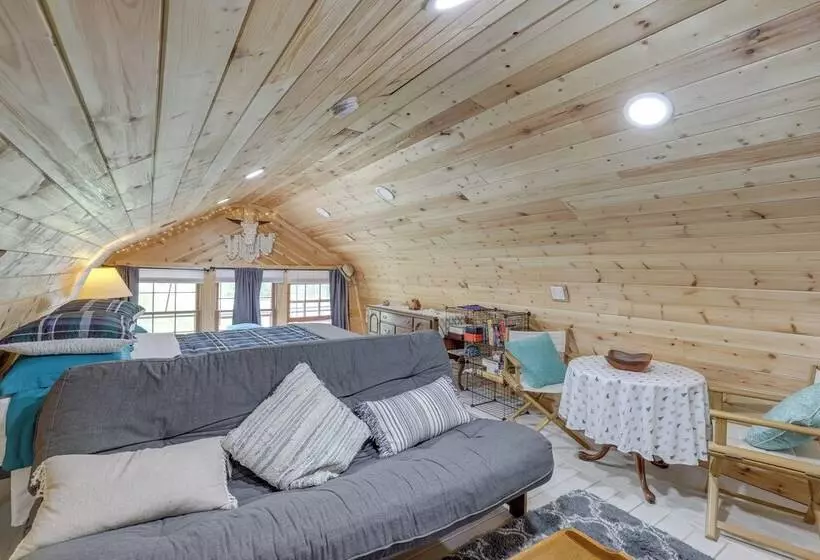 Unique Converted Trailer In Marshall: Pet Friendly