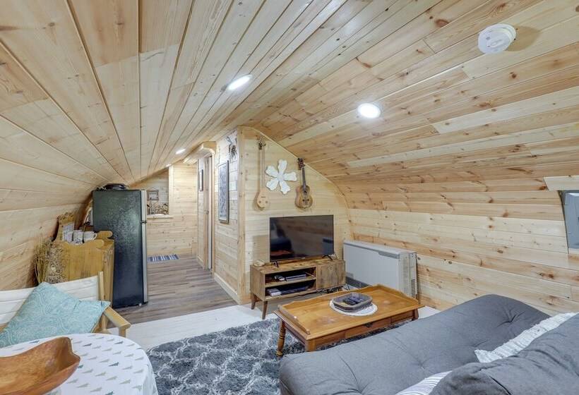 Unique Converted Trailer In Marshall: Pet Friendly