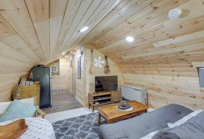 Unique Converted Trailer In Marshall: Pet Friendly