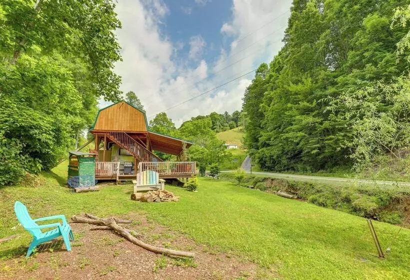 Unique Converted Trailer In Marshall: Pet Friendly