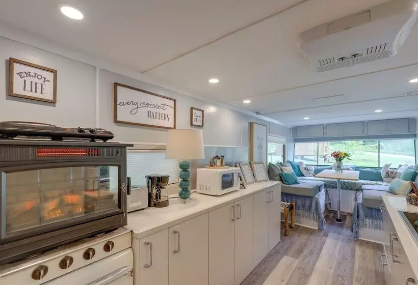 Unique Converted Trailer In Marshall: Pet Friendly