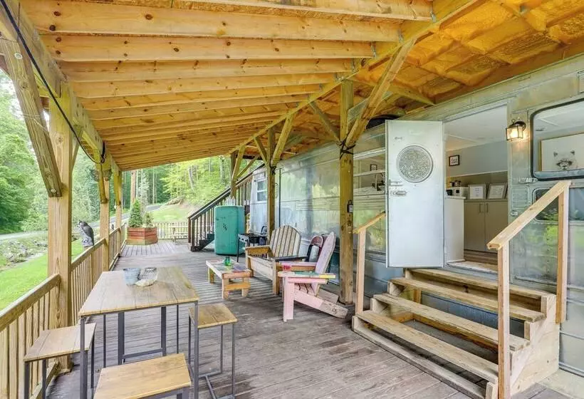 Unique Converted Trailer In Marshall: Pet Friendly