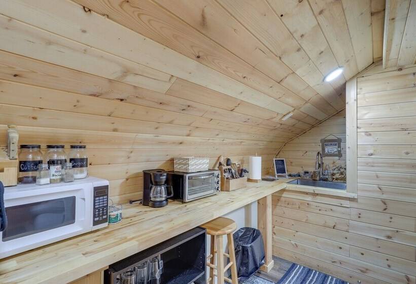 Unique Converted Trailer In Marshall: Pet Friendly