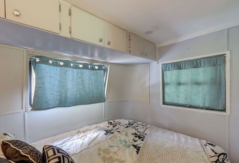 Unique Converted Trailer In Marshall: Pet Friendly