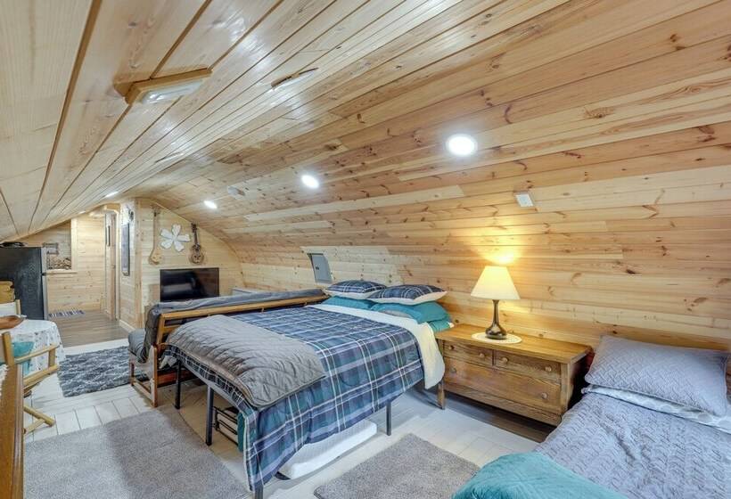 Unique Converted Trailer In Marshall: Pet Friendly