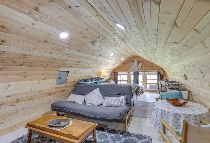 Unique Converted Trailer In Marshall: Pet Friendly